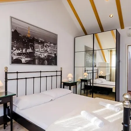 Apartman Holiday Avantgarde - Two Bedroom House With Terrace And Sea View *