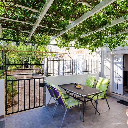 Apartman Holiday Avantgarde - Two Bedroom House With Terrace And Sea View *